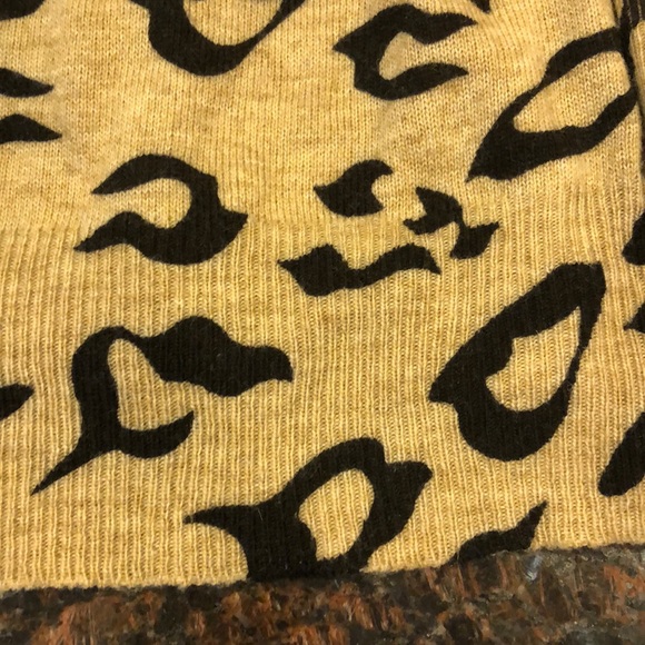 Women’s Bebe taupe and black top - Picture 5 of 11